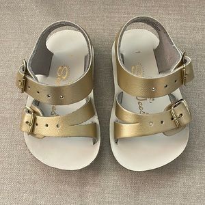 Infant Sun San Sea Wees